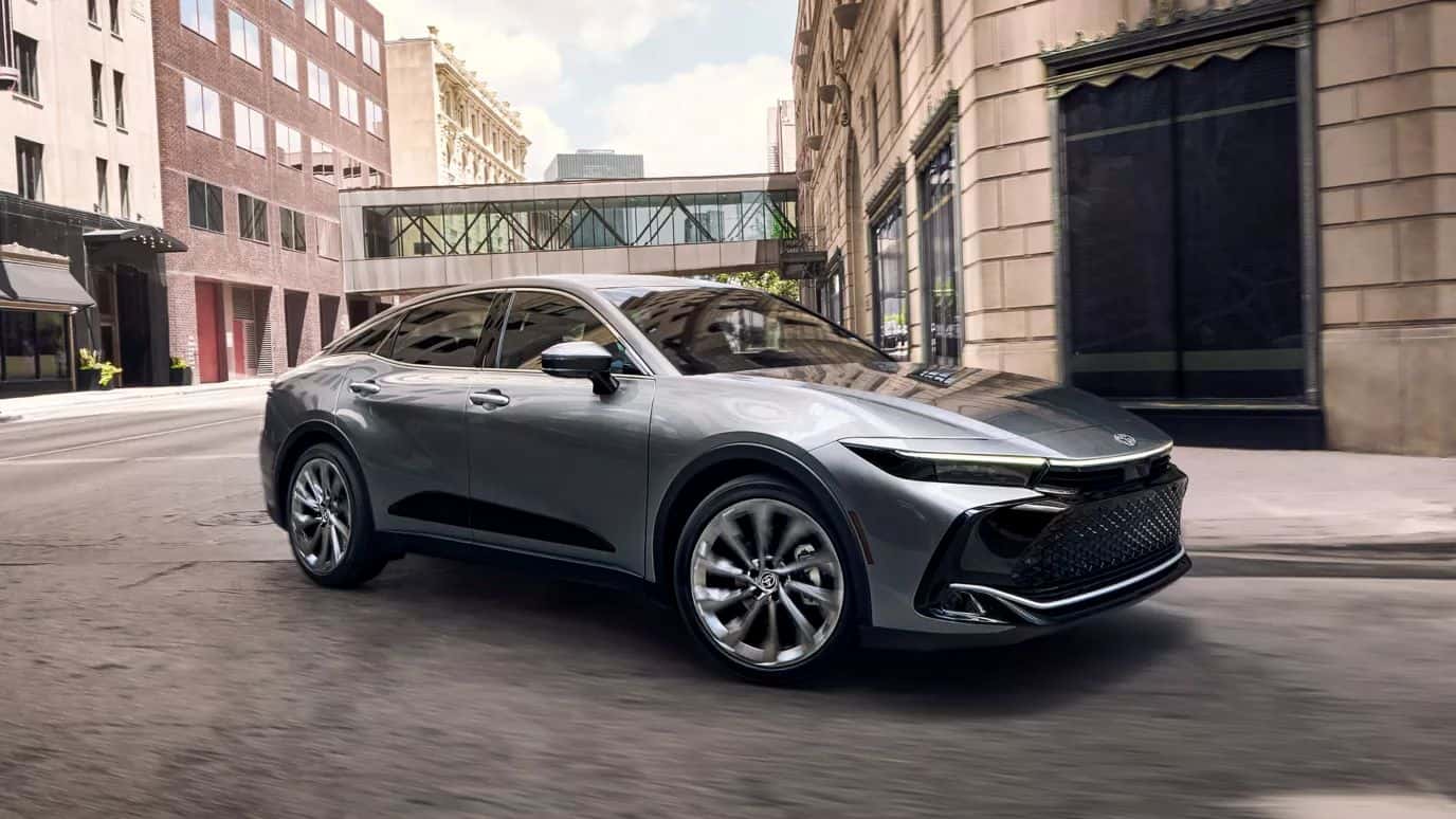 2026-toyota-crown-silver-driving-in-city