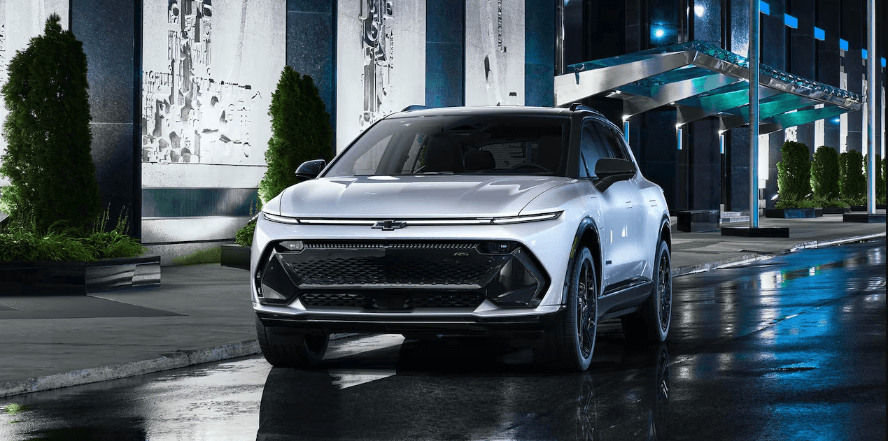 Front view of the 2023 Chevrolet Equinox EV