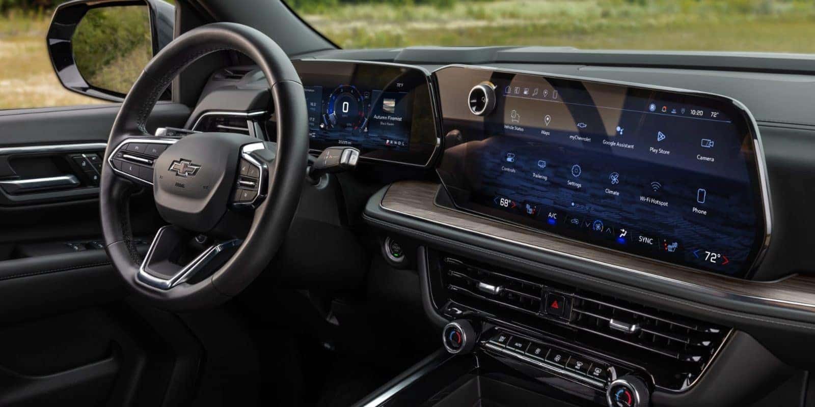 Chevy Tahoe dashboard with the 17.7-inch touchscreen