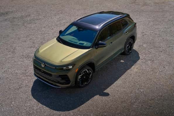 New 2026 Tiguan SEL R-Line Turbo - Avocado Green