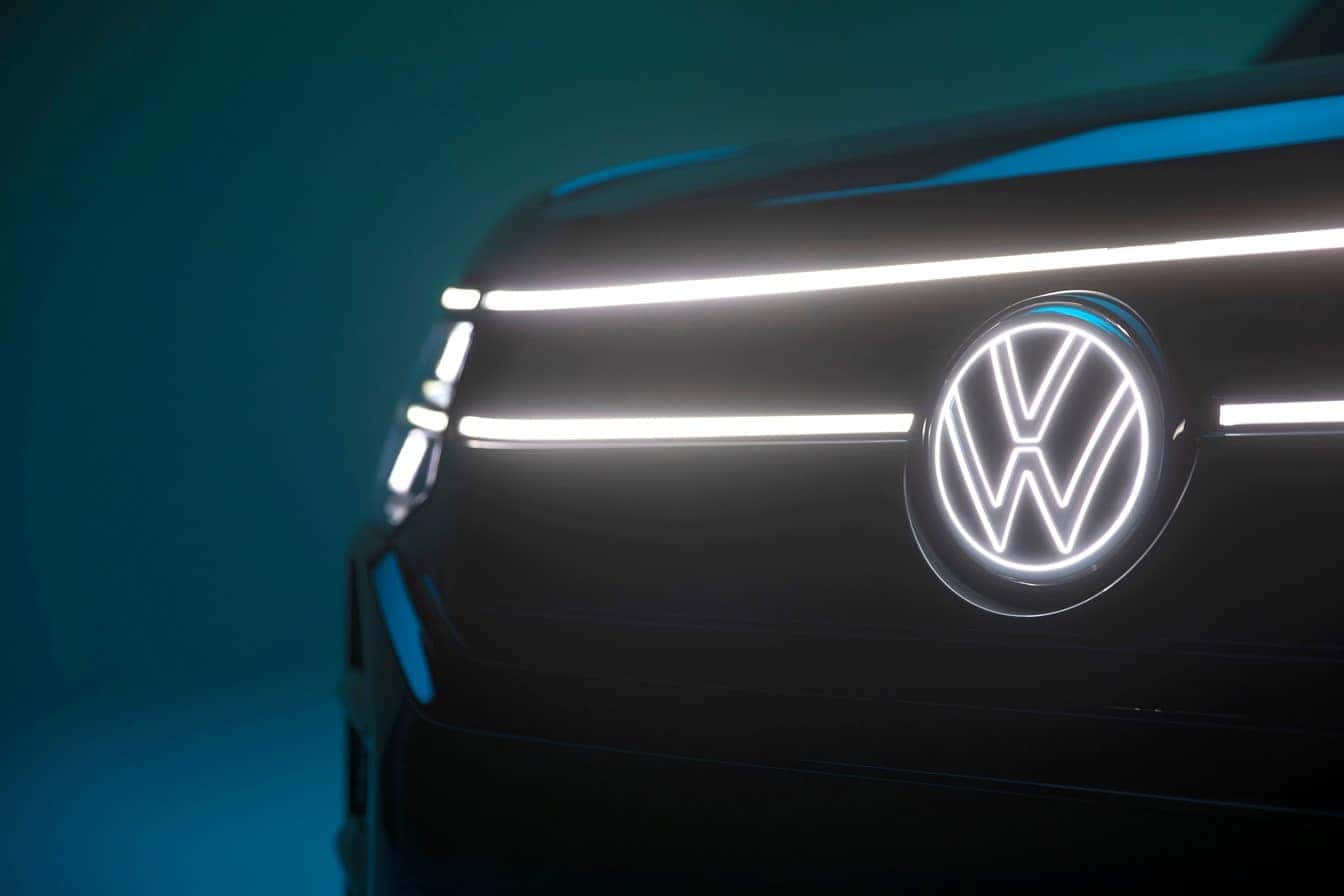 2027 Volkswagen Atlas illuminated front light bar and logo