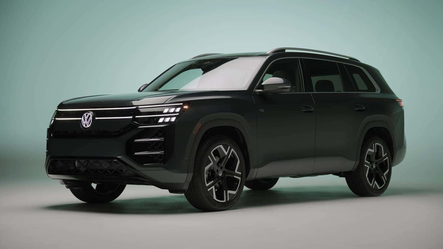 2027 Volkswagen Atlas SEL R-Line in Sacramento Green
