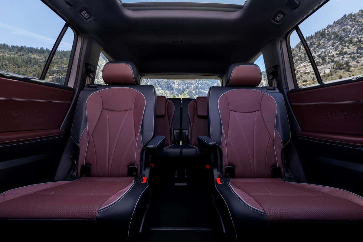 2027 Volkswagen Atlas second-row captain's chairs