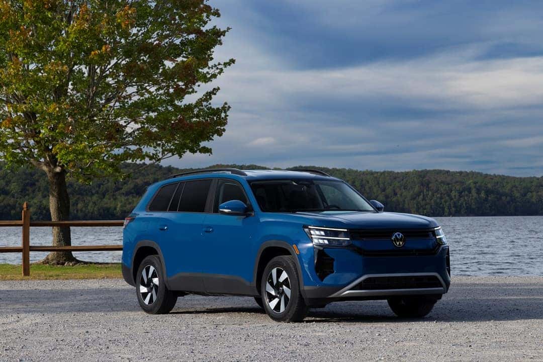 2027 Volkswagen Atlas SE in Mountain Lake Blue