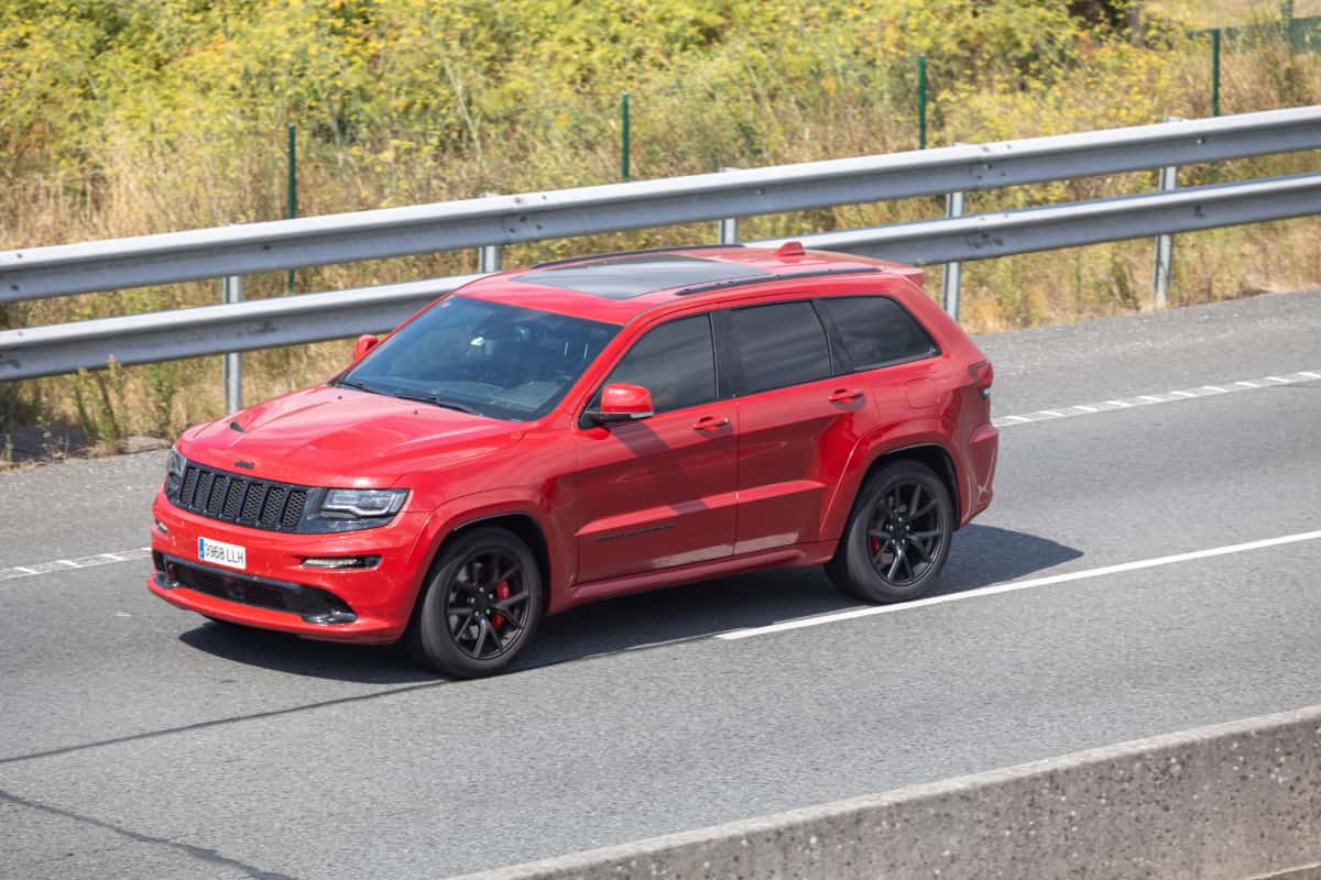 Jeep grand cherokee vs ford explorer