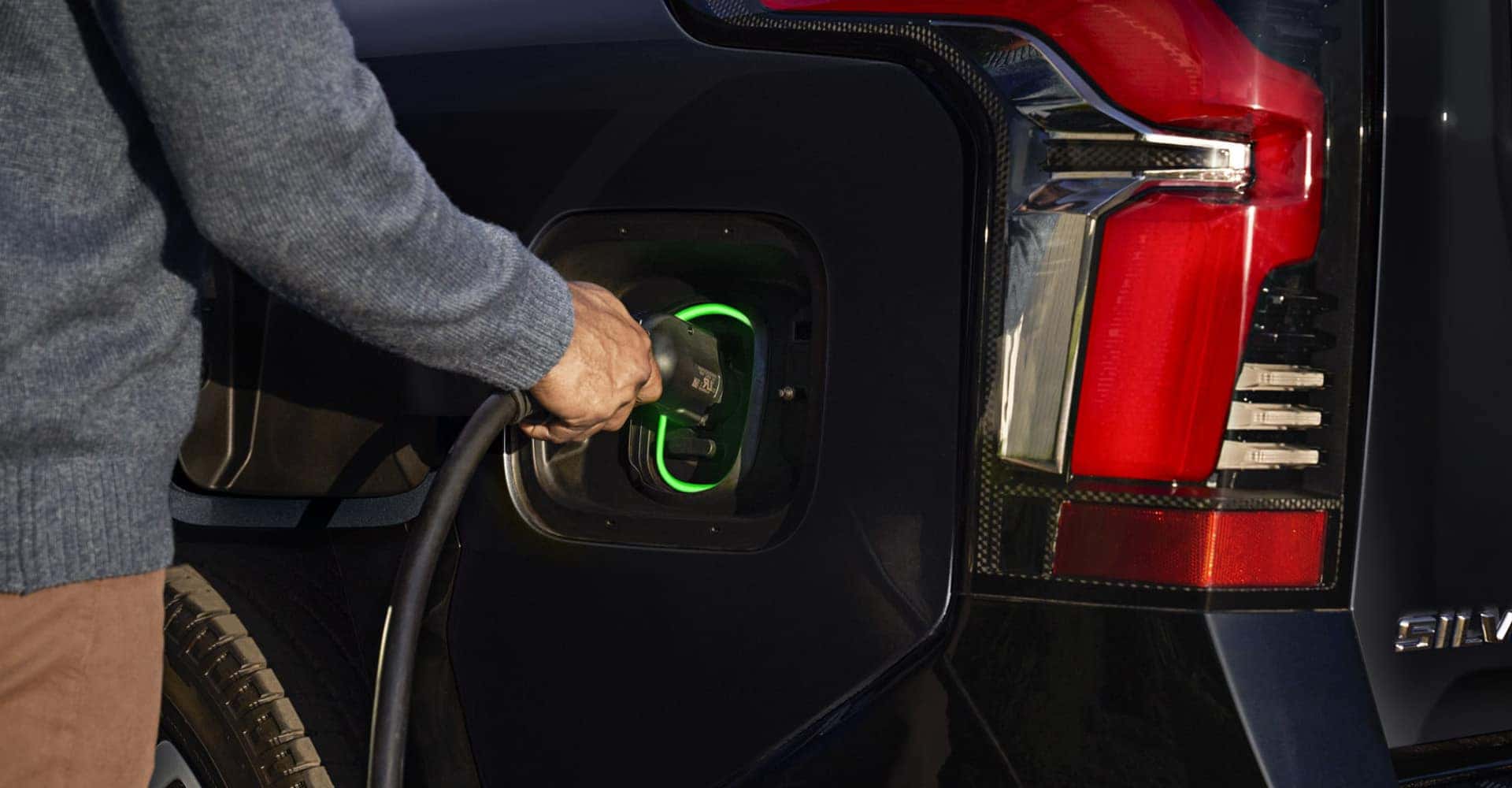 2025 Chevrolet Silverado EV plug