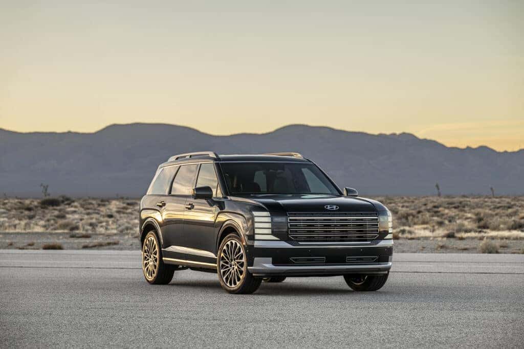 2026 Hyundai Palisade parked with mountains in the background