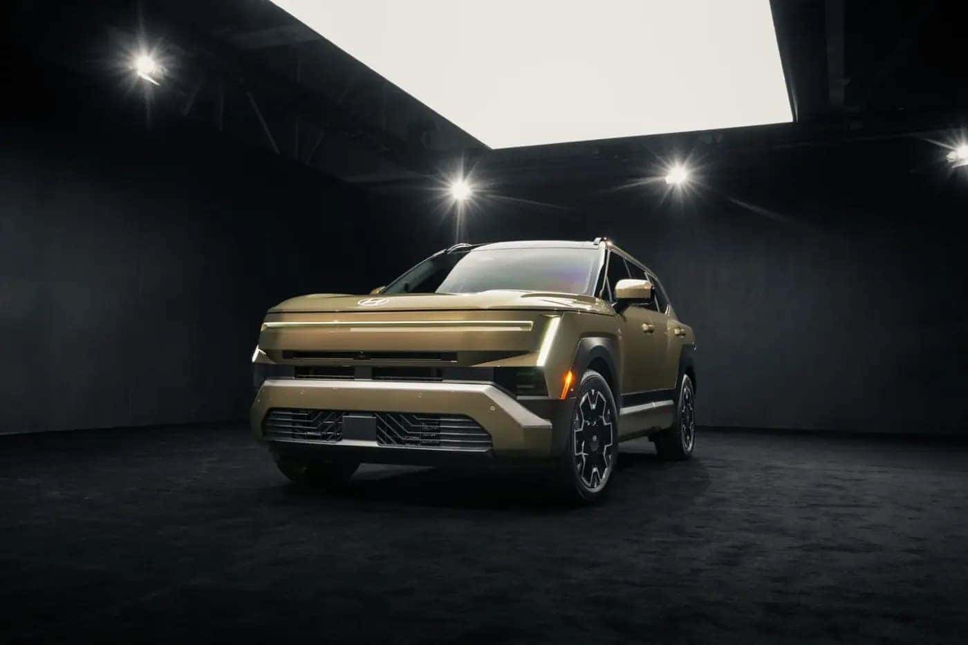 2027 Tucson front studio view